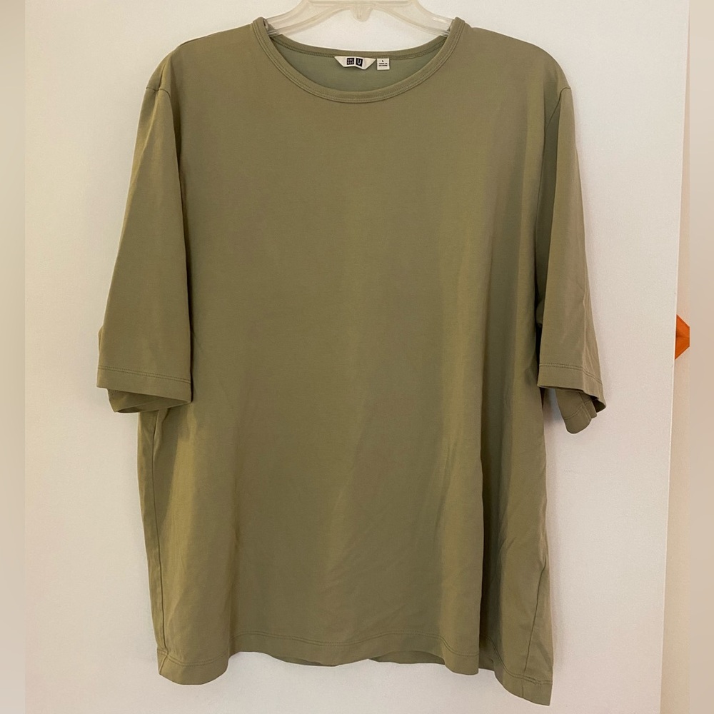 Uniqlo Sage Green AIRism Short Sleeve Tee